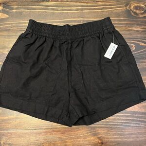 Old Navy- Women’s Black linen shorts (3.5in)